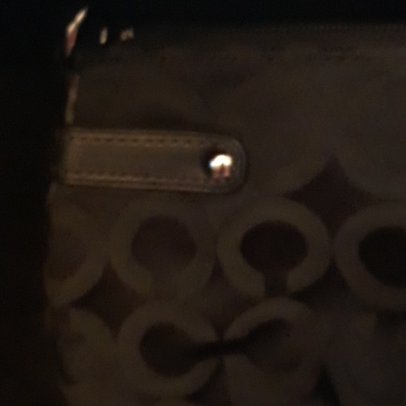 Coach wristlet with silver hardware - Picture 5 of 11